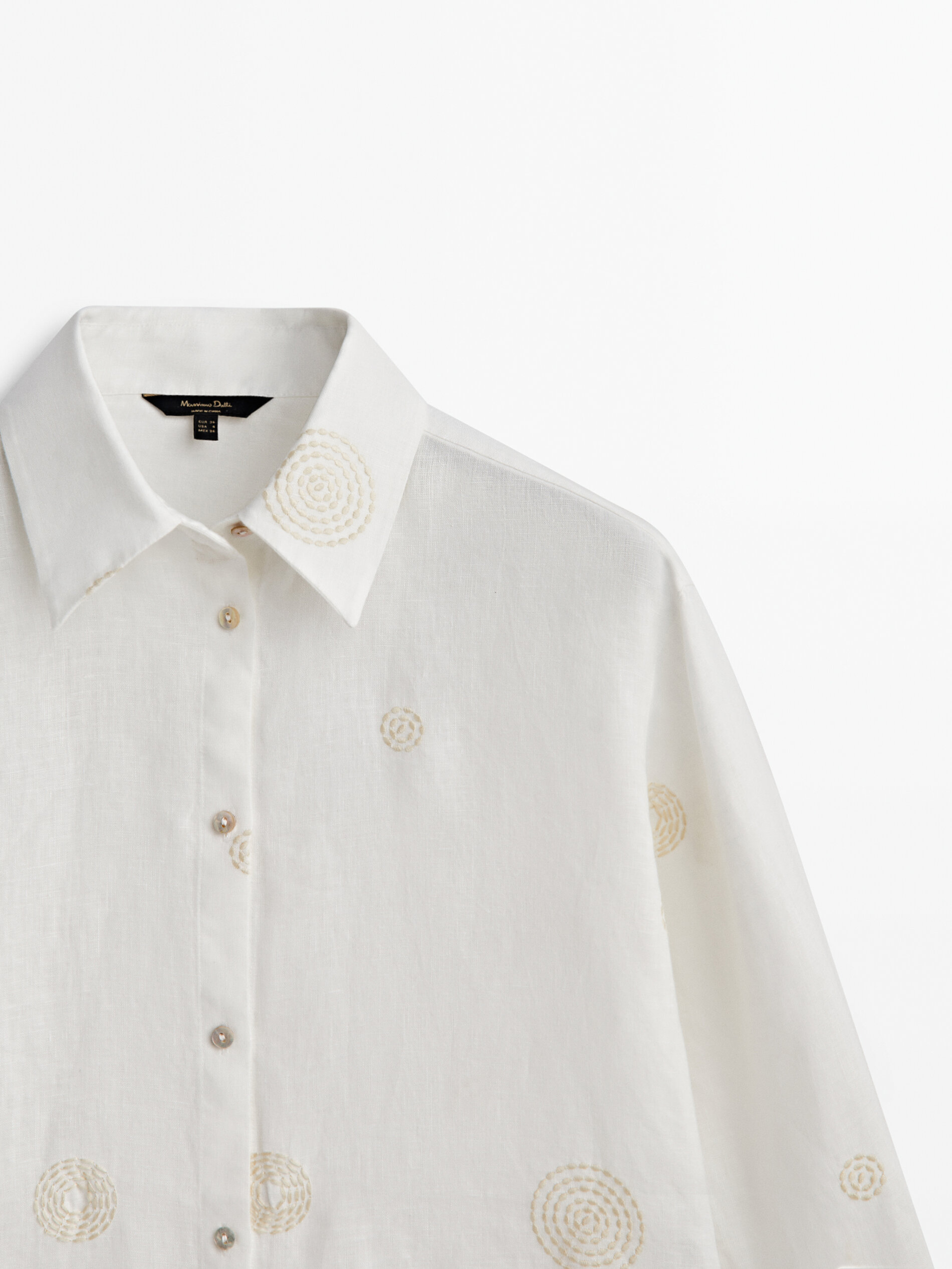 White details. Хлястик из ткани на рубашке. Massimo Dutti рубашка шитье белая хлопок. Рубашки материал белоснежный глянец. Massimo Dutti мужская рубашка льняная зеленого цвета.